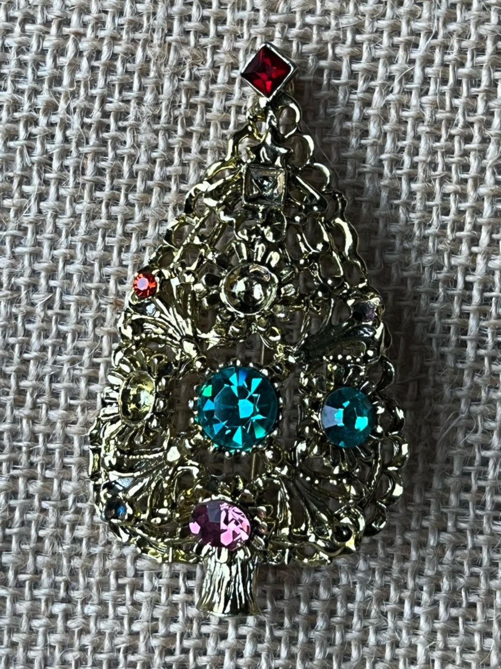 Vintage Dodds Christmas Tree Filigree Rhinestone Brooch